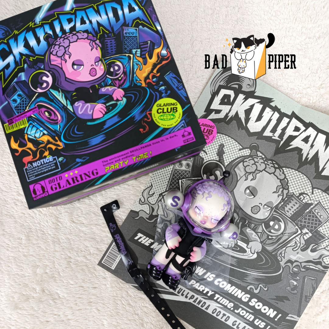 Pop Mart | SkullPanda: OOTD Glaring Figurine 200%