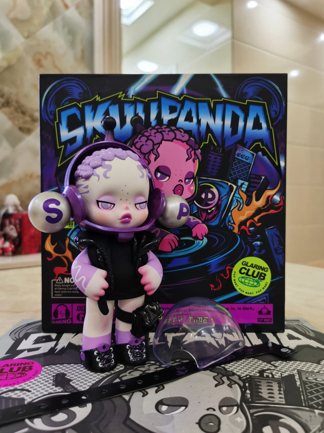 Pop Mart | SkullPanda: OOTD Glaring Figurine 200%